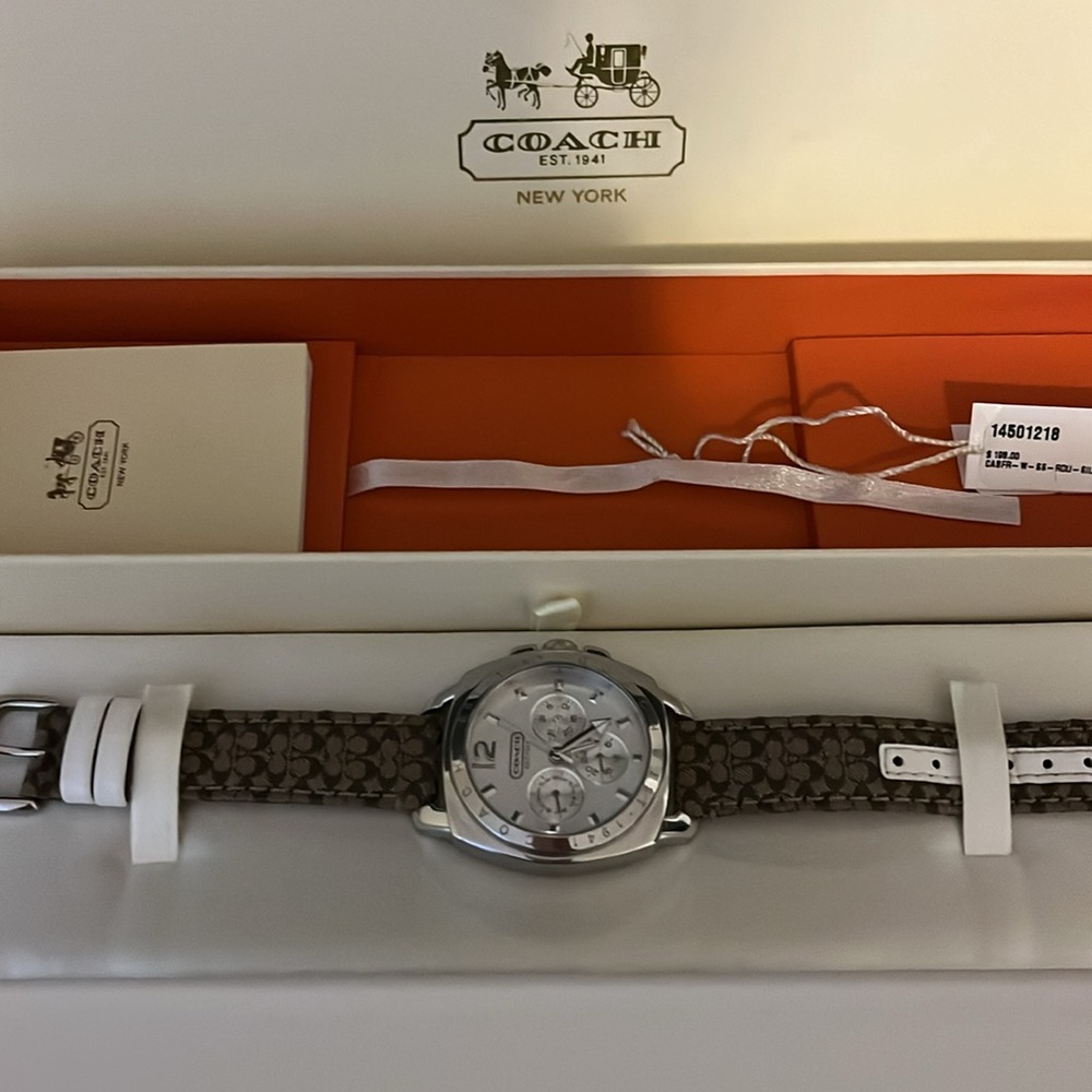🌺 Coach Watch 🌺 - Picture 4 of 4